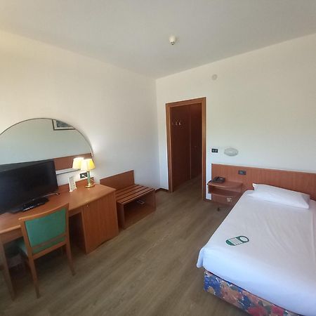 Hotel Cristallo Udine Kültér fotó