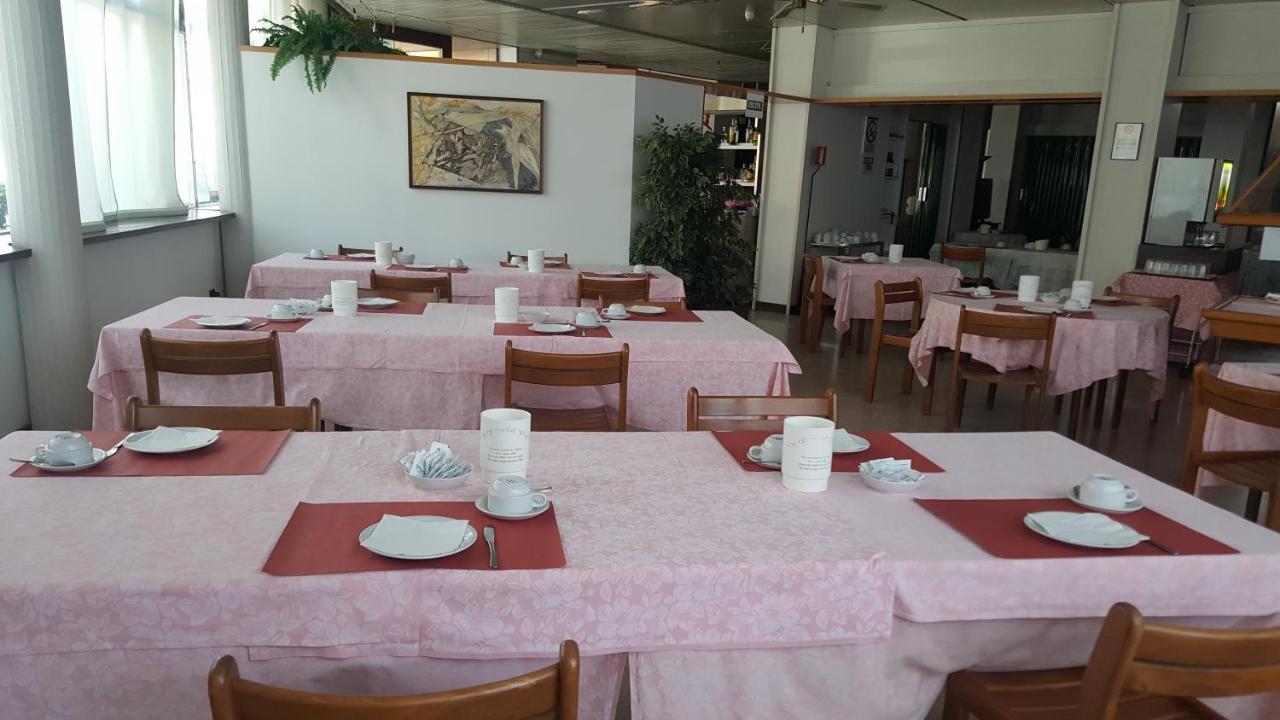 Hotel Cristallo Udine Kültér fotó