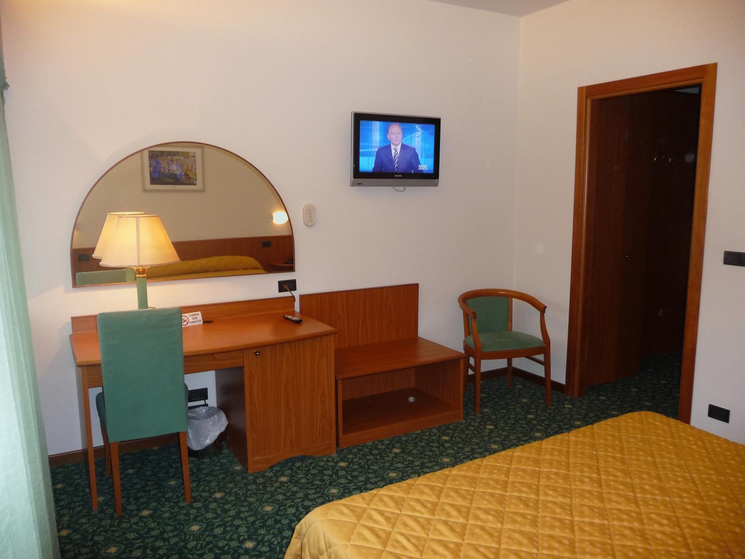 Hotel Cristallo Udine Kültér fotó