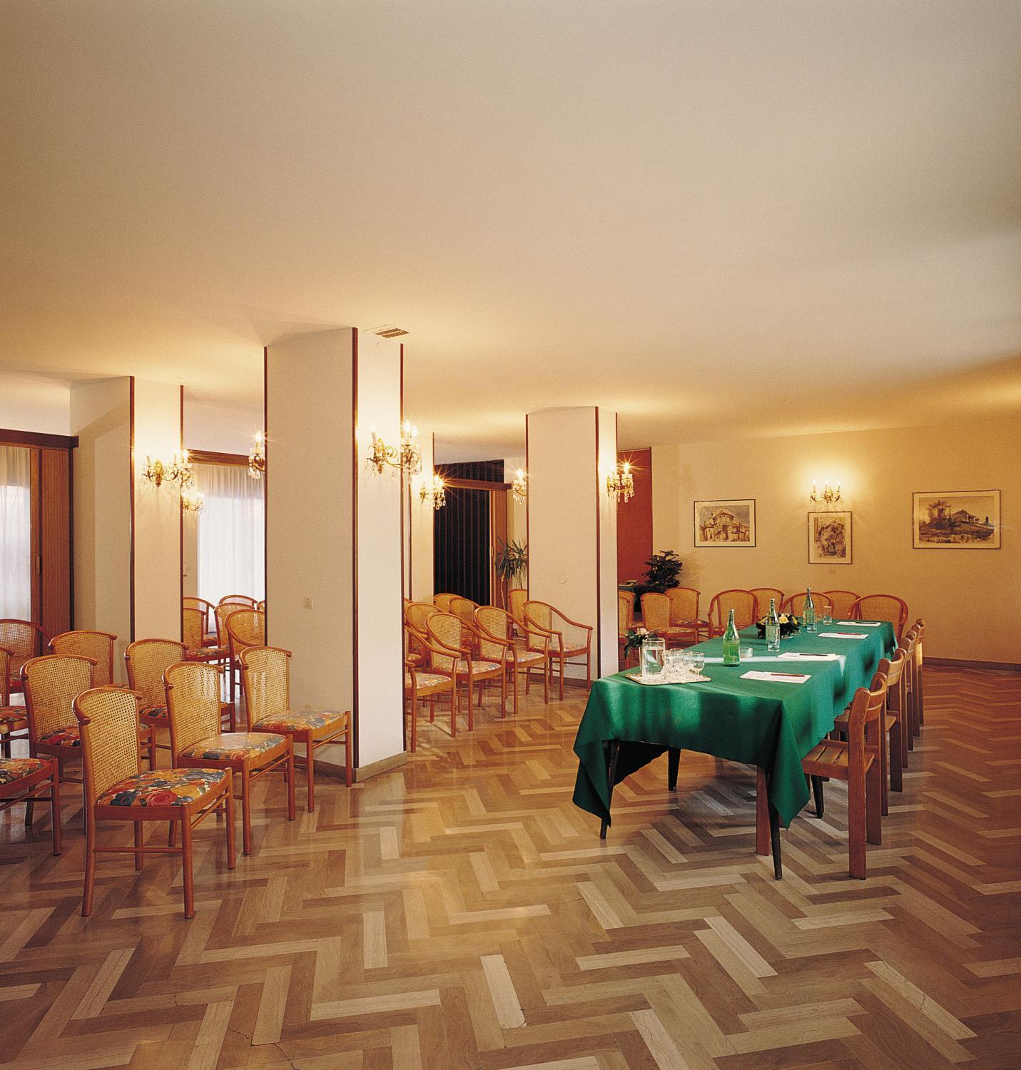 Hotel Cristallo Udine Kültér fotó