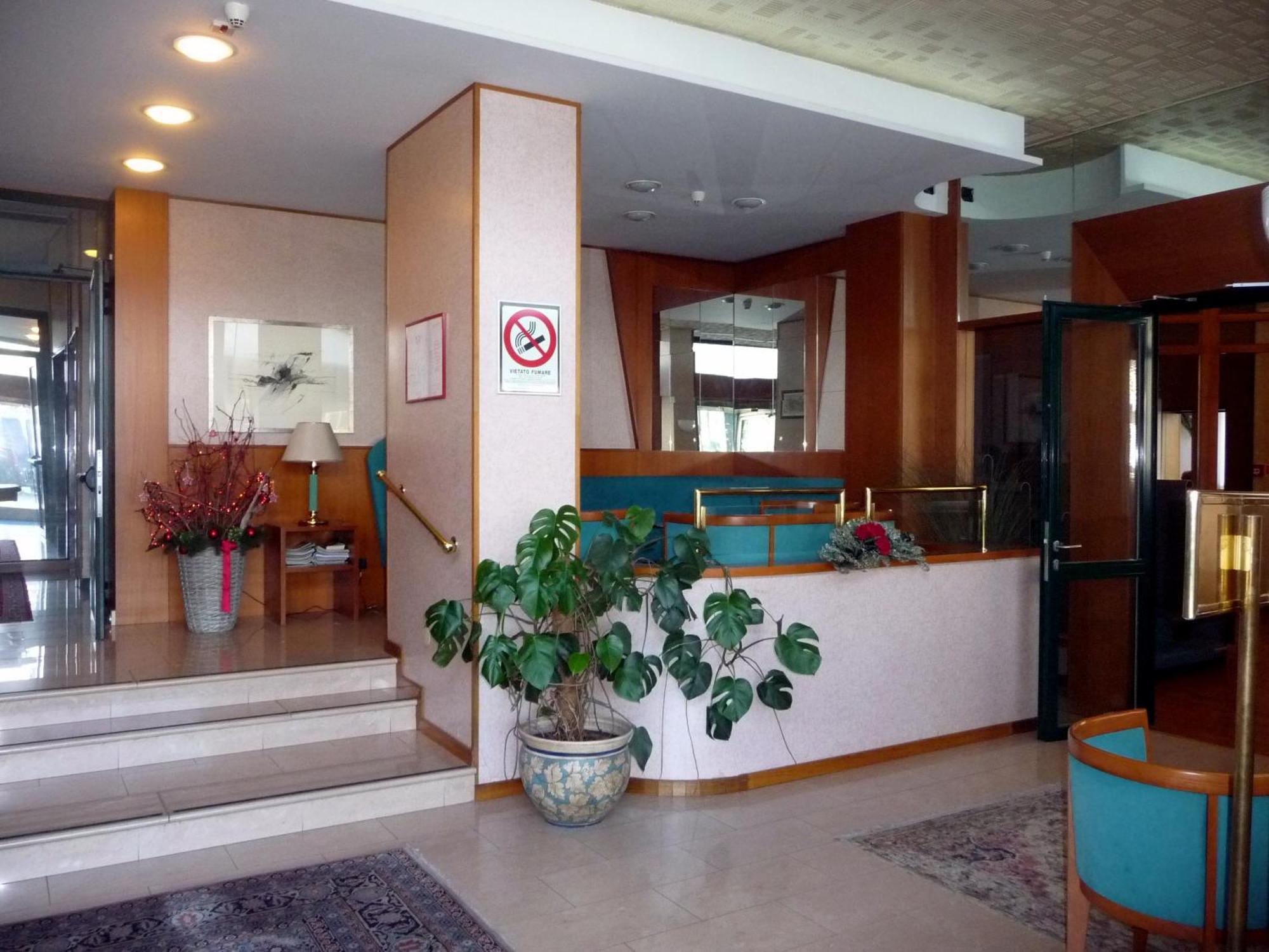 Hotel Cristallo Udine Kültér fotó
