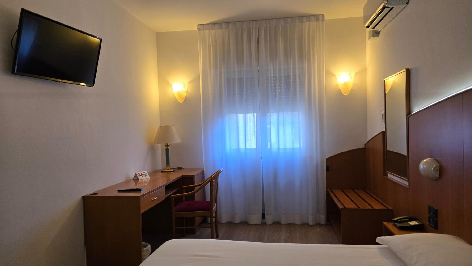 Hotel Cristallo Udine Kültér fotó